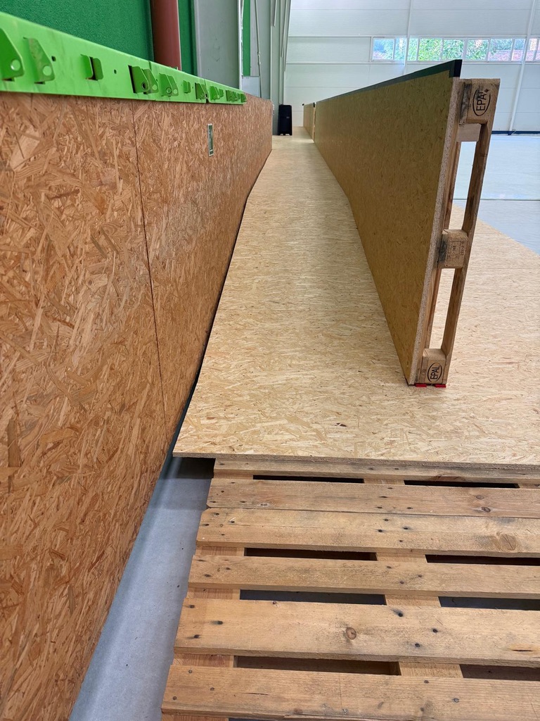 Banden- und Laufwegkonstruktion in der Arena Buštěhrad